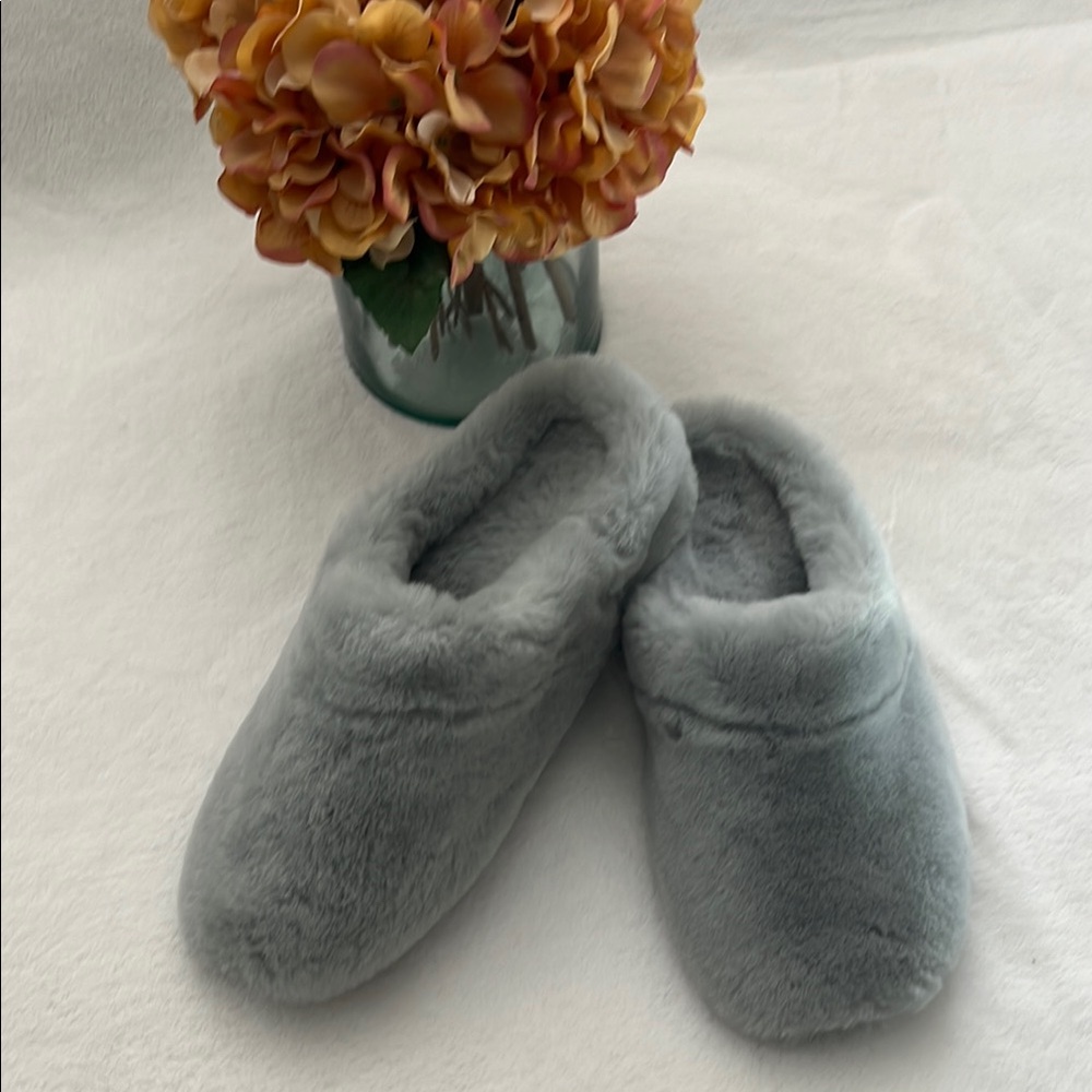 Cuddledown lamb skin sage Portugal size 10 Slippers new
